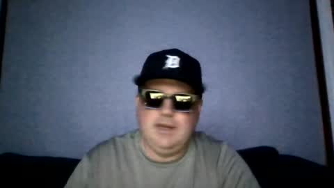Snapshot of holden_minutz chatting on June 24, 7:40 am holden_minutz online show from June 24, 7:40 am