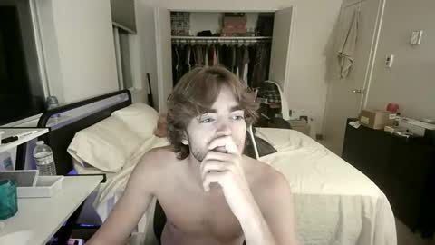 Snapshot of holdmybock chatting on October 8, 6:44 am holdmybock online show from October 8, 6:44 am