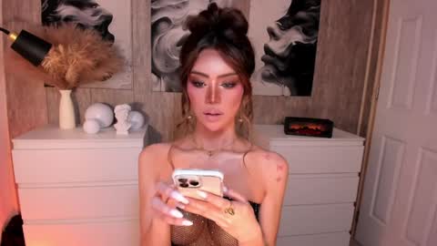 Snapshot of holee_laura chatting on May 14, 2:02 pm Ms. Laura online show from May 14, 2:02 pm