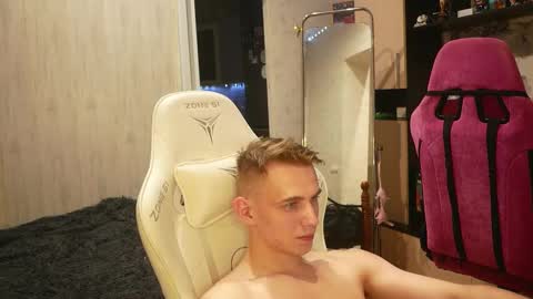 Extaz  Athrey  Howard online show from September 18, 7:27 pm