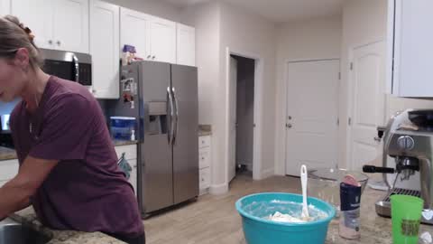 Holi Hurricane online show from September 18, 2:57 am