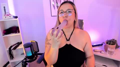 Hollie online show from March 10, 12:10 pm