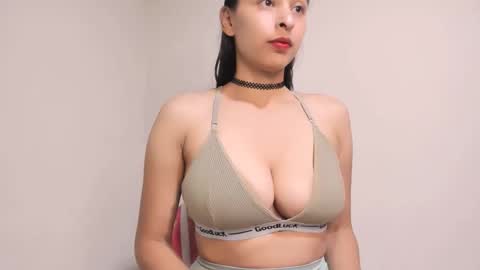 Snapshot of holly0550 chatting on May 15, 4:47 pm holly... online show from May 15, 4:47 pm