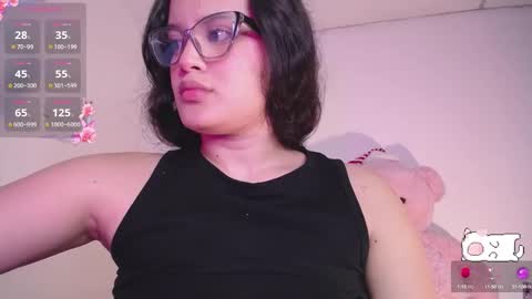 holly_16 online show from December 3, 12:46 am