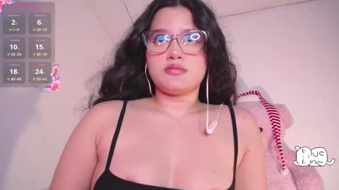 holly_16 online show from December 4, 11:57 pm