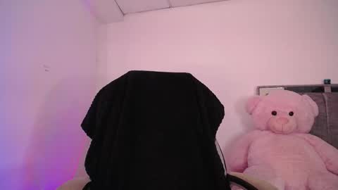 holly_16 online show from November 9, 8:51 pm