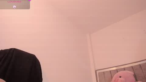 Snapshot of holly_16 chatting on May 15, 9:11 pm holly_16 online show from May 15, 9:11 pm