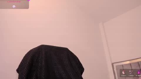 Snapshot of holly_16 chatting on May 23, 12:27 am holly_16 online show from May 23, 12:27 am