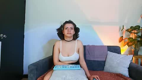 Holly and Honey online show from November 13, 9:25 pm