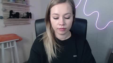 Holly online show from December 9, 6:34 am