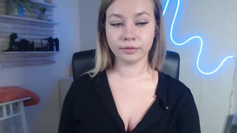 Holly online show from December 13, 9:57 am