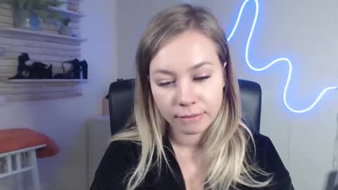 Holly online show from December 16, 10:40 am