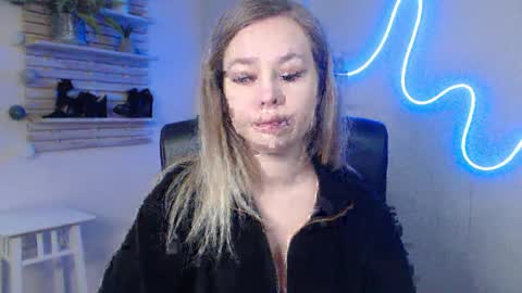 Holly online show from January 8, 4:23 am