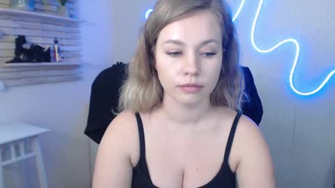 Holly online show from January 14, 9:35 am