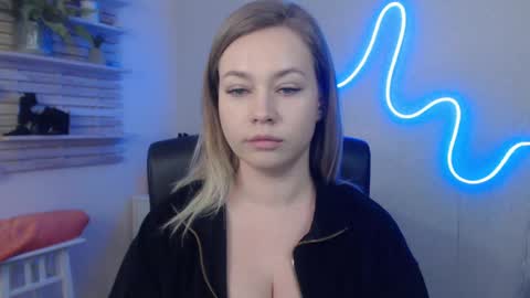 Holly online show from January 17, 9:39 am