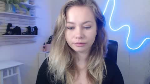 Holly online show from January 29, 2:30 am