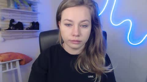 Holly online show from February 6, 2:11 am