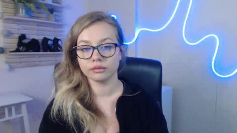 Holly online show from February 13, 5:26 am