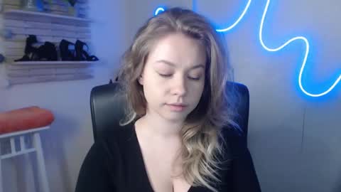 Holly online show from February 18, 8:05 am