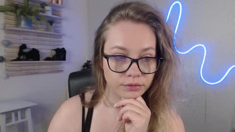 Holly online show from March 4, 4:49 am