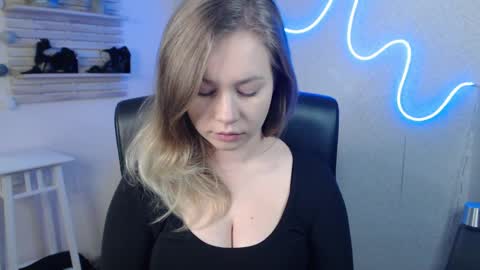 Holly online show from March 11, 12:44 am