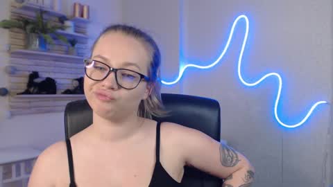 Holly online show from March 11, 3:48 am