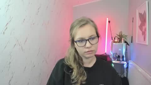 Holly online show from October 7, 7:00 pm