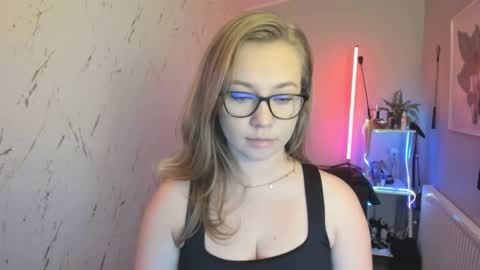 Holly online show from October 9, 6:39 pm