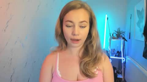 Holly online show from October 14, 6:20 pm