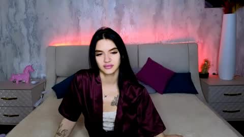 Snapshot of holly_beck chatting on May 14, 1:01 am Holly online show from May 14, 1:01 am