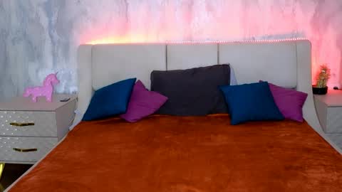 Snapshot of holly_beck chatting on May 21, 12:56 pm Holly online show from May 21, 12:56 pm