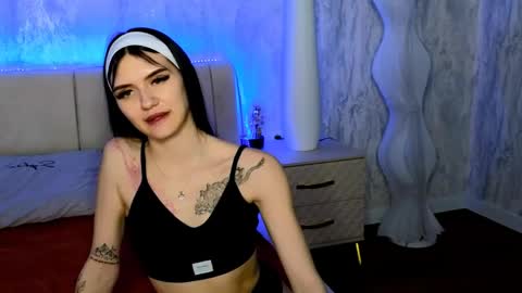 Snapshot of holly_beck chatting on May 26, 12:34 pm Holly online show from May 26, 12:34 pm