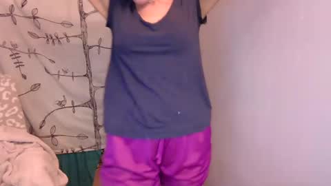 Snapshot of holly_bourbon chatting on September 17, 1:29 am holly_bourbon online show from September 17, 1:29 am