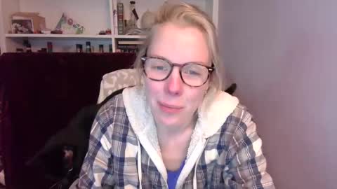 holly_bourbon online show from March 12, 10:27 pm