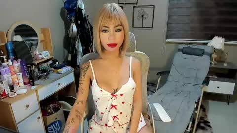 holly_cassandra online show from February 20, 2:39 pm
