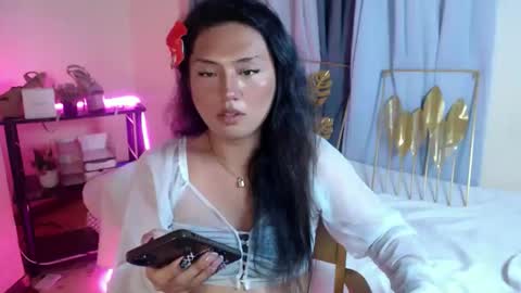 Snapshot of holly_maria69 chatting on February 5, 6:29 am holly_maria69 online show from February 5, 6:29 am