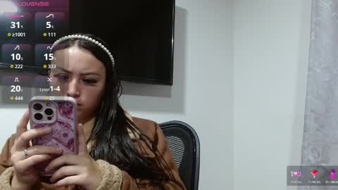 Holly online show from May 5, 2:19 am