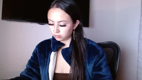 Holly online show from May 8, 3:01 am