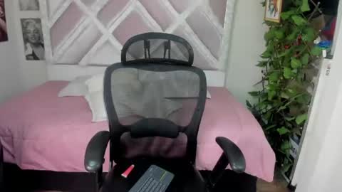 Holly online show from June 19, 12:59 am