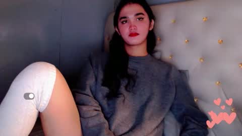 Snapshot of holly_sunshine69 chatting on May 28, 6:49 pm Apple online show from May 28, 6:49 pm
