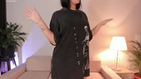 holly    online show from March 15, 3:45 am