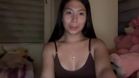 Snapshot of holly_wyn chatting on April 3, 12:36 pm holly_wyn online show from April 3, 12:36 pm