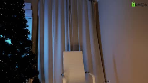 Snapshot of hollyextra chatting on December 19, 8:55 pm hollyextra online show from December 19, 8:55 pm