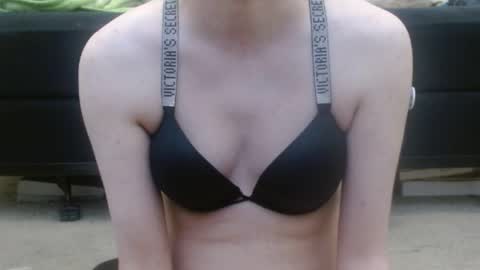 Holly Hawkes online show from March 8, 9:40 pm