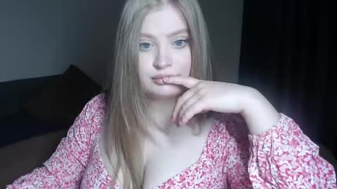 Snapshot of hollykira chatting on May 8, 6:46 pm hollykira online show from May 8, 6:46 pm