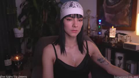 Holly Linder online show from November 29, 2:14 am