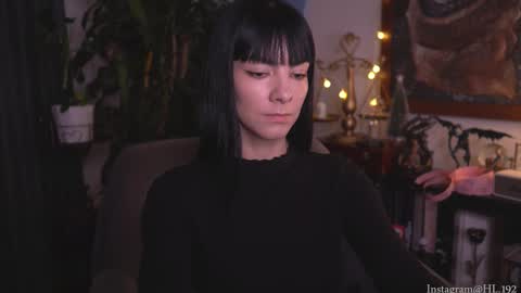 Holly Linder online show from December 14, 1:11 am