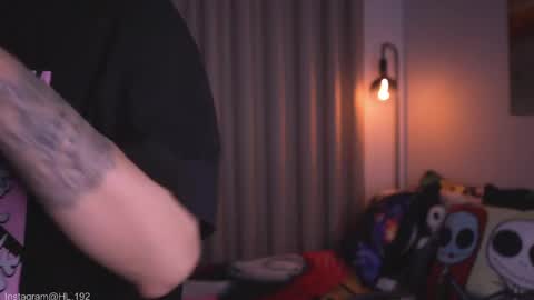 Snapshot of hollylinder_ chatting on June 5, 12:39 am Holly Linder online show from June 5, 12:39 am