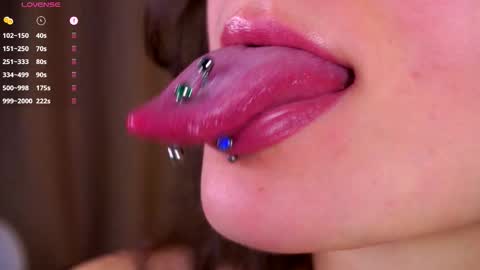 Snapshot of hollymonica chatting on October 30, 5:31 am Delly online show from October 30, 5:31 am