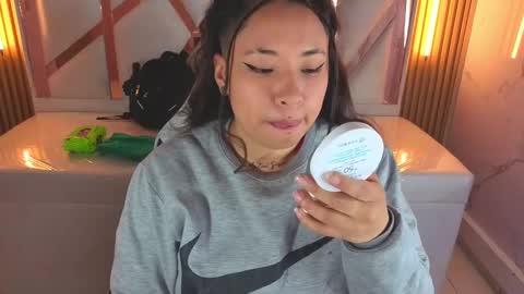 Holly  online show from November 10, 12:48 pm